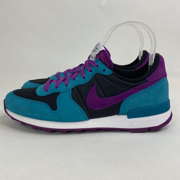 nike internationalist purple